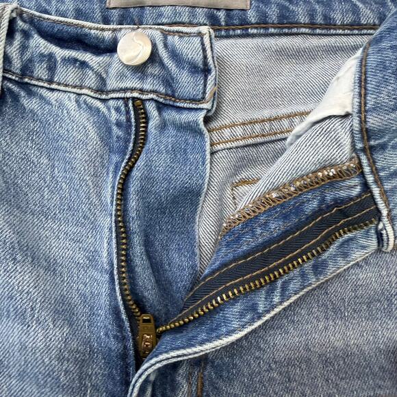 Joe's Jeans Women's Relaxed Fit Light Wash Fray Hem Blue Denim Size 26 Cropped - Picture 3 of 9